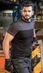 T-Shirt mit zwei Farben T-Shirt mit zwei Farben